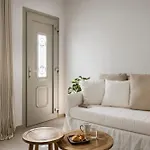 P Square Luxury Naxos *