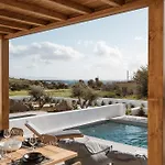 P Square Luxury Naxos *