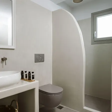 P Square Luxury Naxos